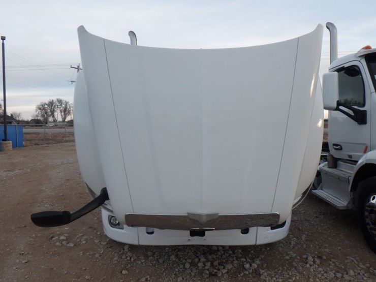 2018-peterbilt-579-image-23