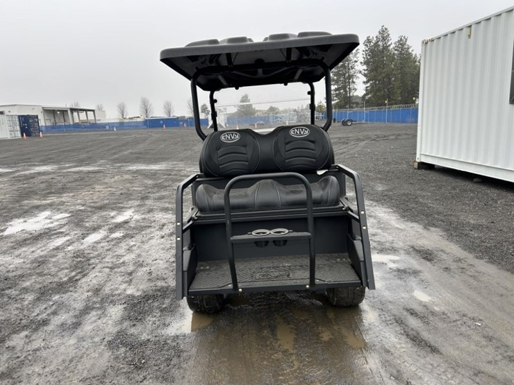 2024-envy-nv4-electric-utility-cart-image-4