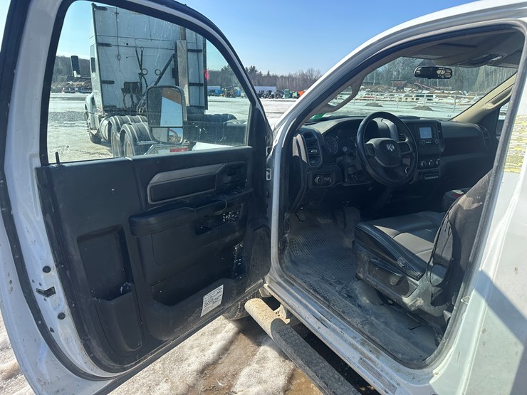 2020-dodge-3500-image-32