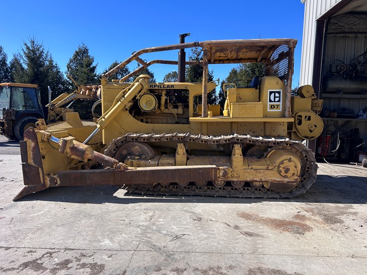 caterpillar-d7-image-2