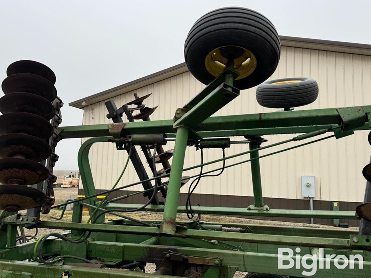 john-deere-235-image-19