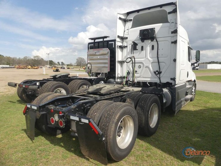 2026-freightliner-cascadia-116-image-2