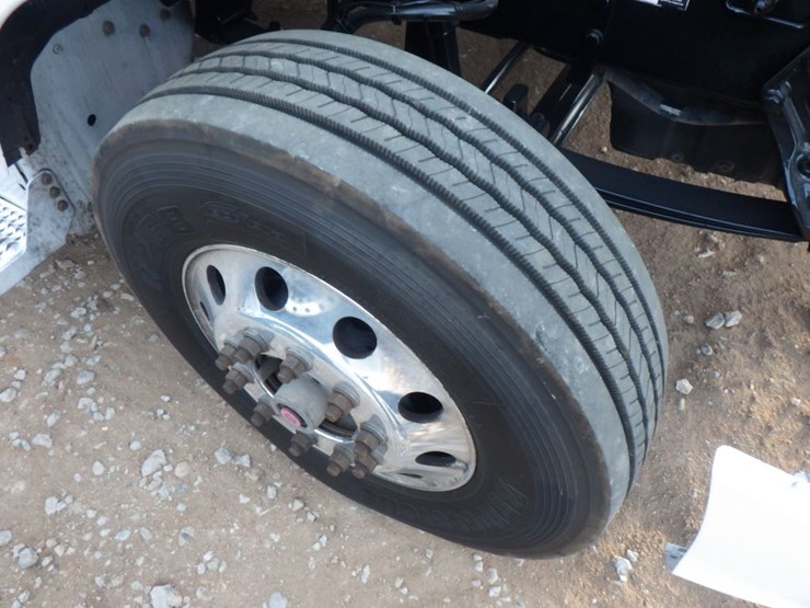 2018-peterbilt-579-image-23