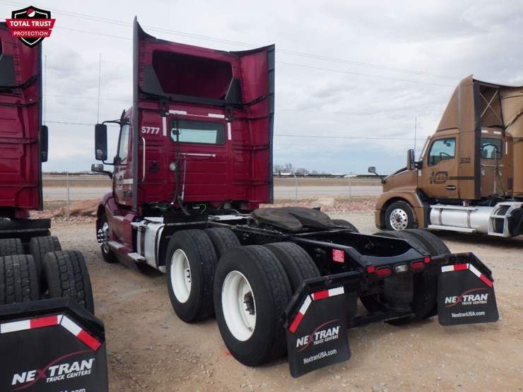 2024-volvo-vnl-300-image-11