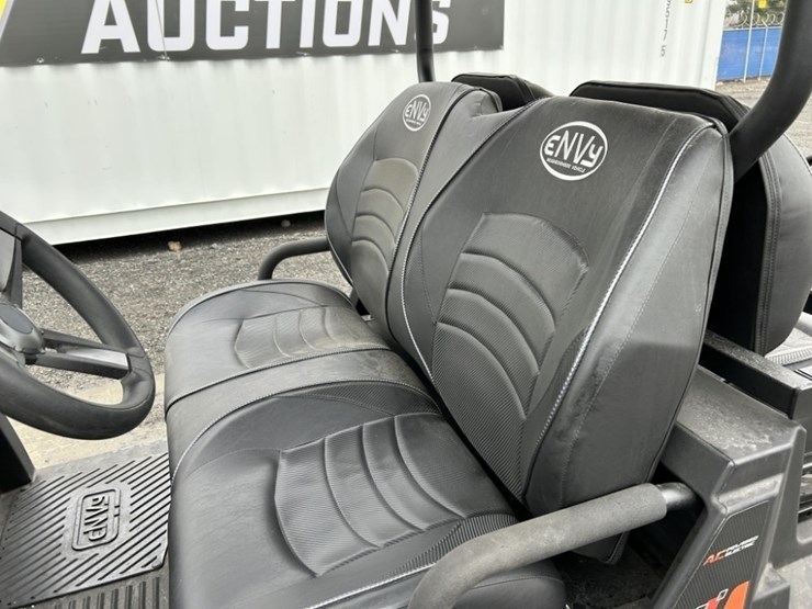 2024-envy-nv4-electric-utility-cart-image-17