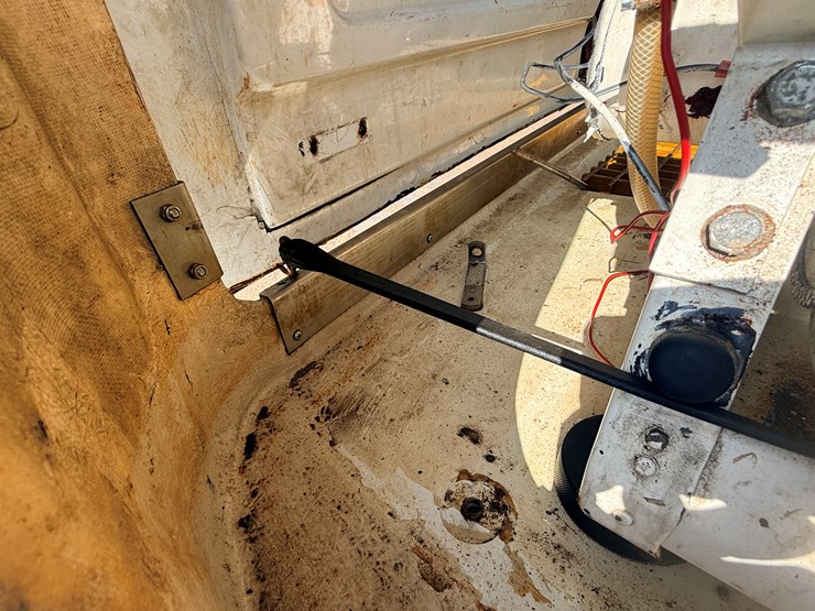 2004-isuzu-npr-image-37