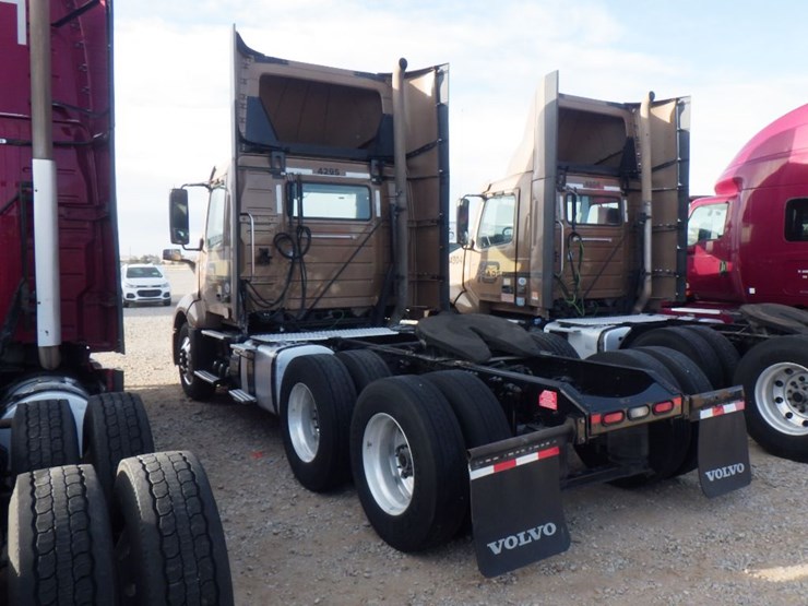 2019-volvo-vnl-300-image-10