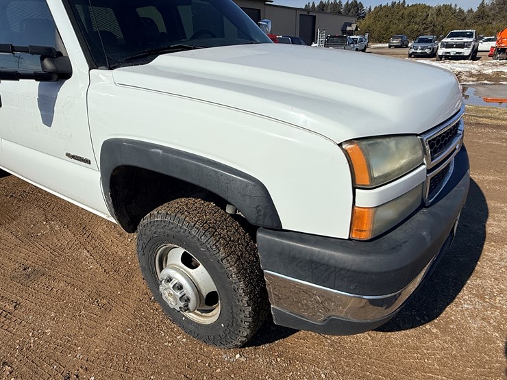 2006-chevrolet-3500hd-image-34