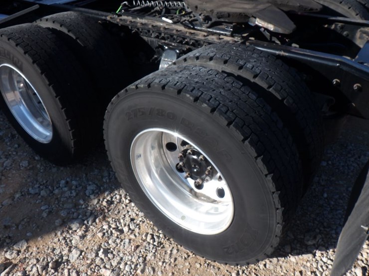 2021-freightliner-cascadia-126-image-15