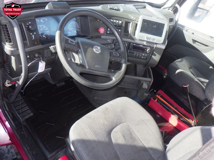 2022-volvo-vnl-300-image-18