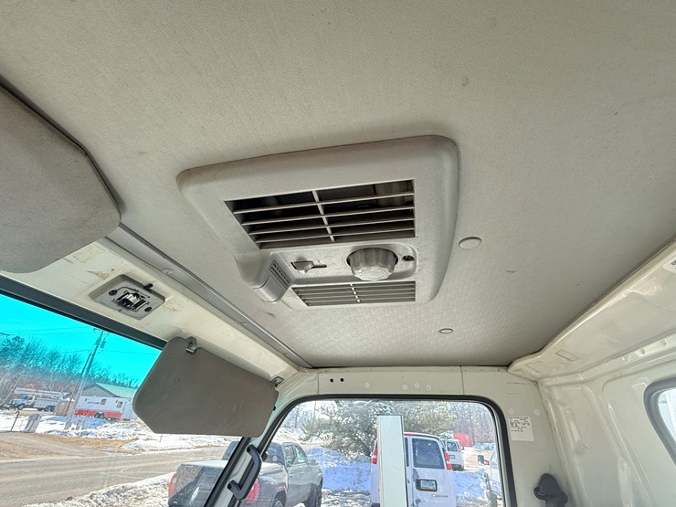 2004-isuzu-npr-image-44