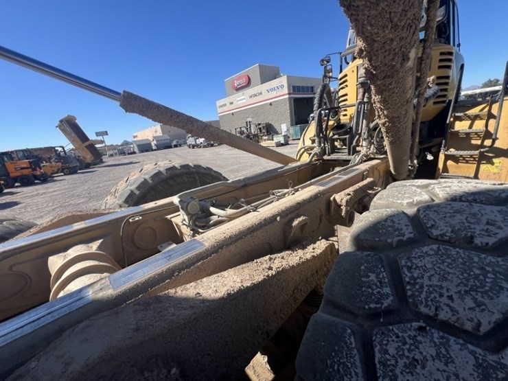 2010-caterpillar-740b-image-50