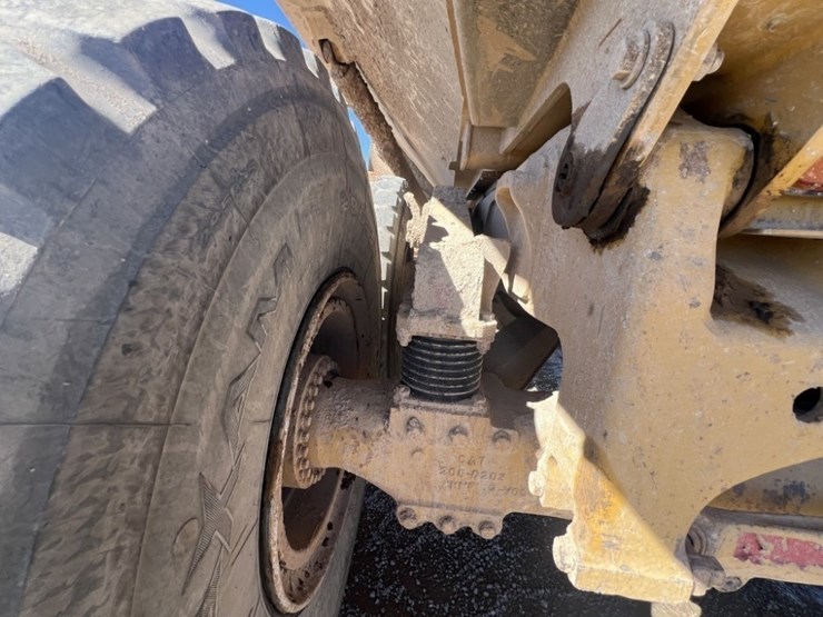 2010-caterpillar-740b-image-19