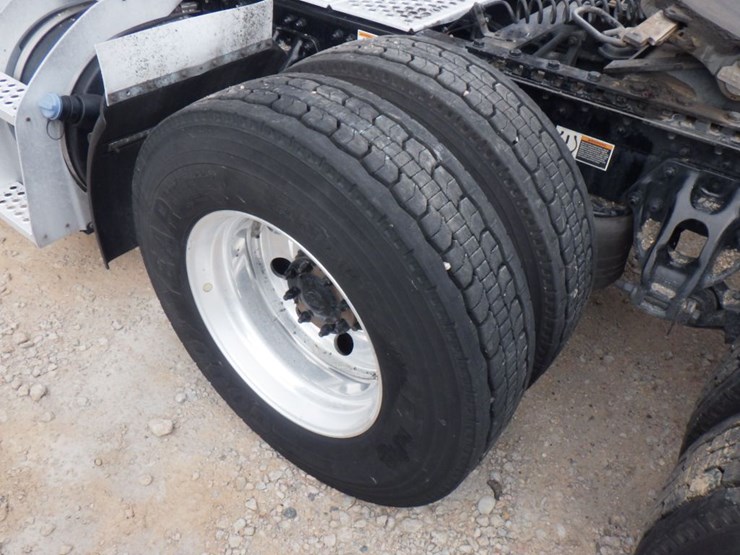 2023-kenworth-t680-image-13