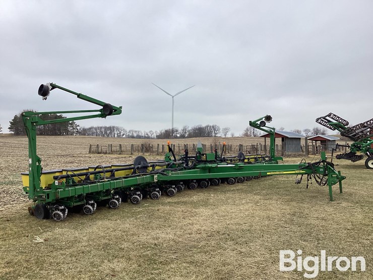 2010-john-deere-1770nt-image-3