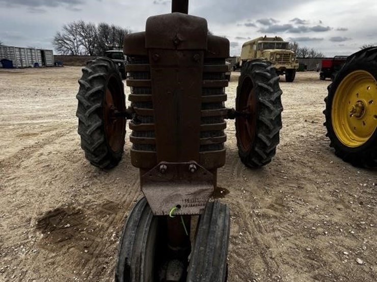 john-deere-model-b-image-3