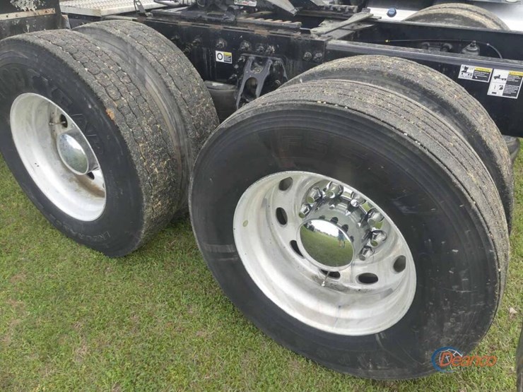 2021-peterbilt-389-image-4