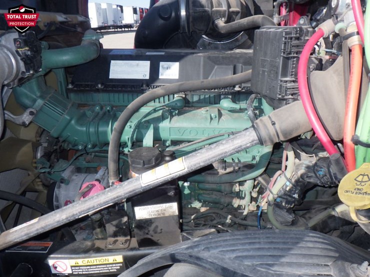 2022-volvo-vnl-300-image-18