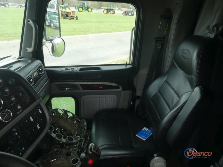 2020-peterbilt-389-image-15