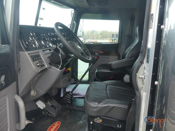 2020-peterbilt-389-image-14