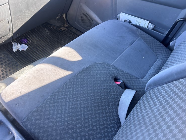 2012-isuzu-npr-image-43