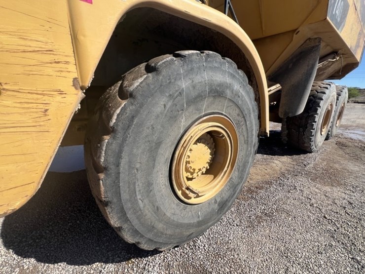 2010-caterpillar-740b-image-9