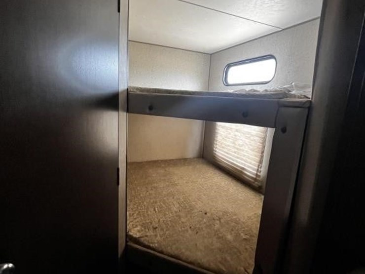 l2--2016-forest-river-travel-trailer-image-23