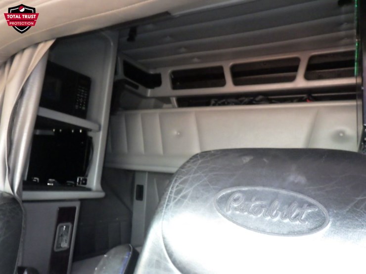 2023-peterbilt-389-image-21