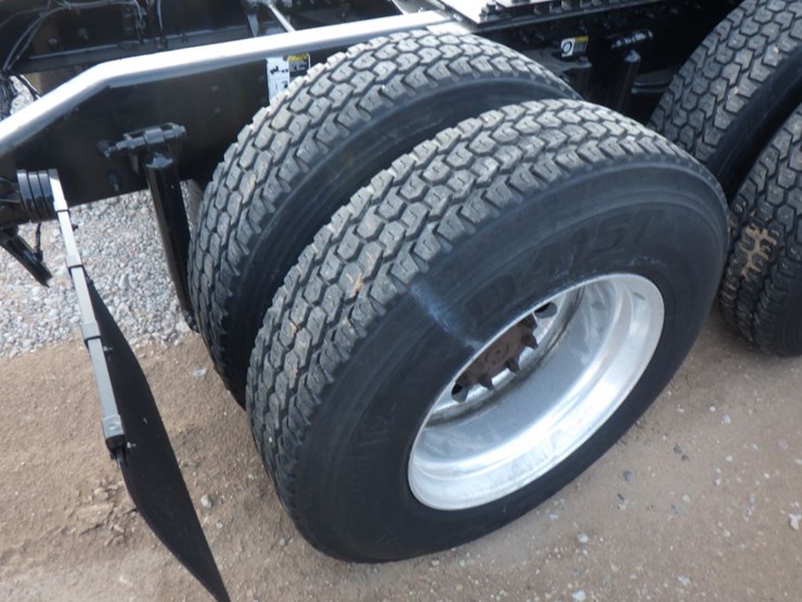 2018-peterbilt-579-image-6