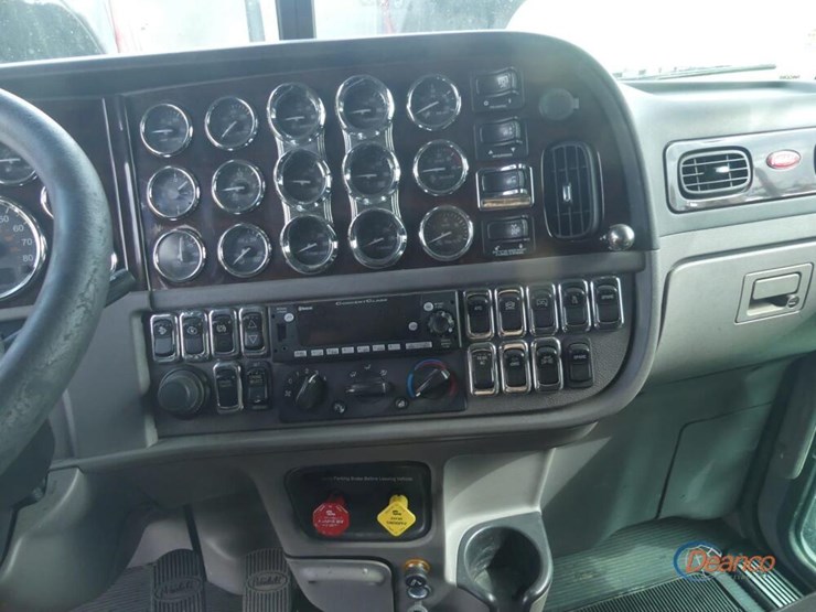 2022-peterbilt-389-image-18