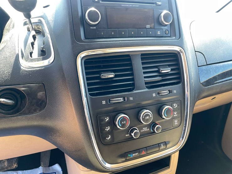 2014-dodge-grand-caravan-image-13