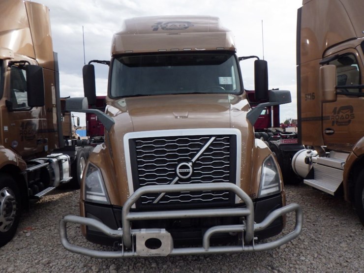 2022-volvo-vnl-760-image-2