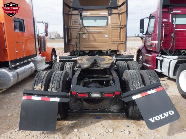 2024-volvo-vnl-300-image-8