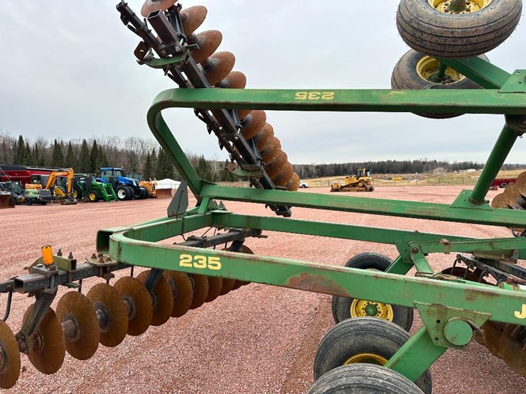 john-deere-235-image-21