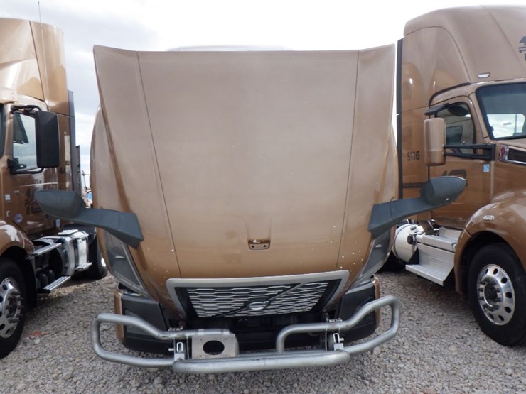 2022-volvo-vnl-760-image-24