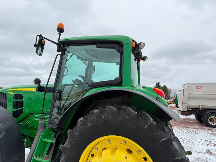 john-deere-7330-premium-image-29