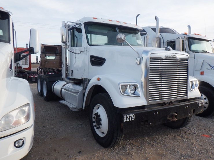 2014-freightliner-coronado-image-3