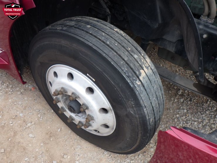 2023-volvo-vnl-300-image-25