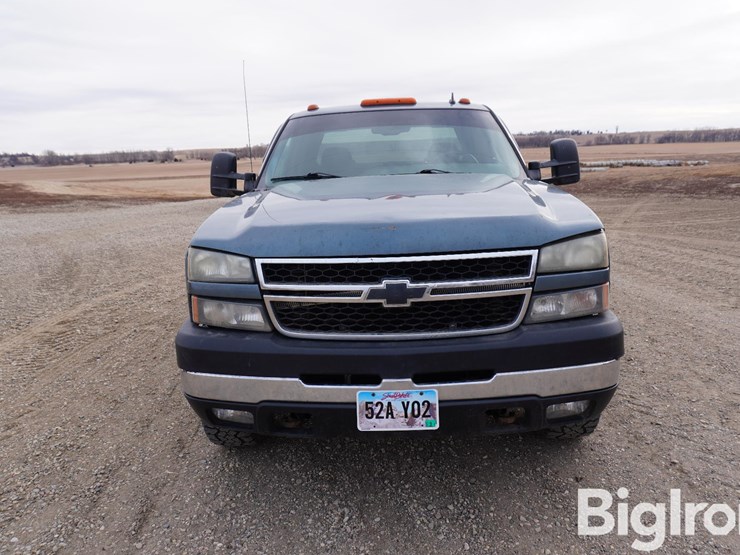 2007-chevrolet-silverado-2500-image-2