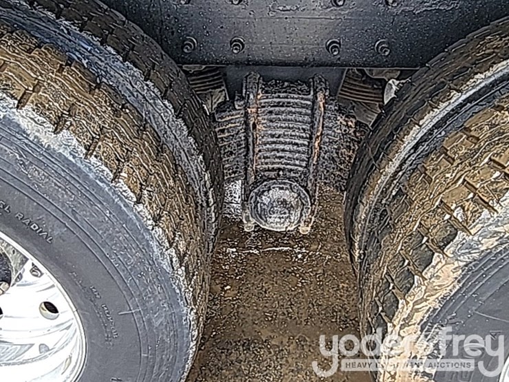 2011-mack-gu713-image-24