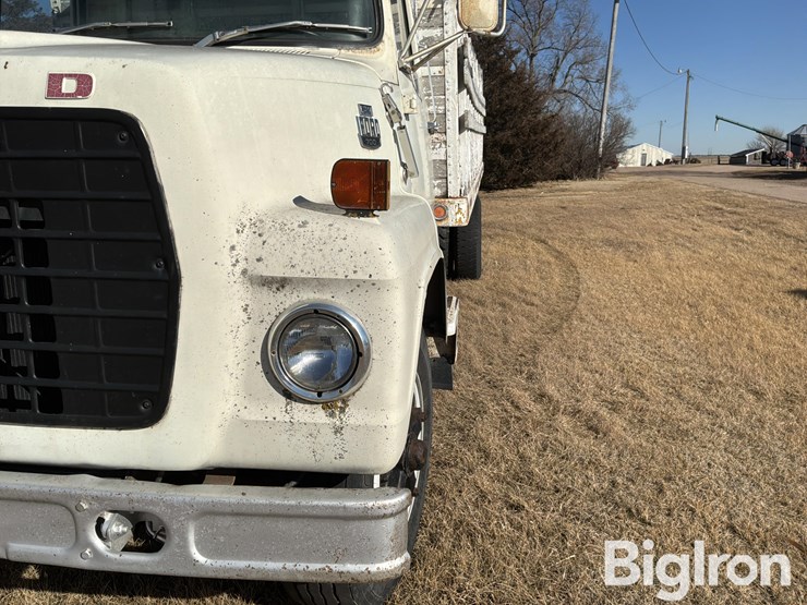 1979-ford-700-image-9