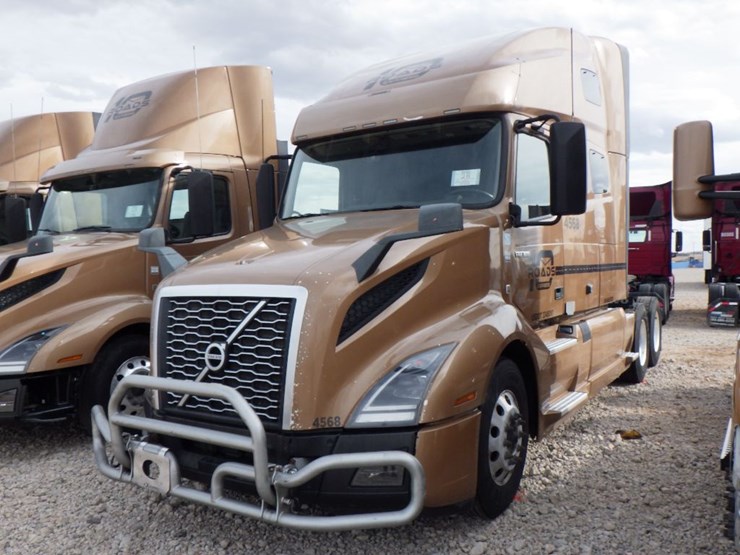 2022-volvo-vnl-760-image-1