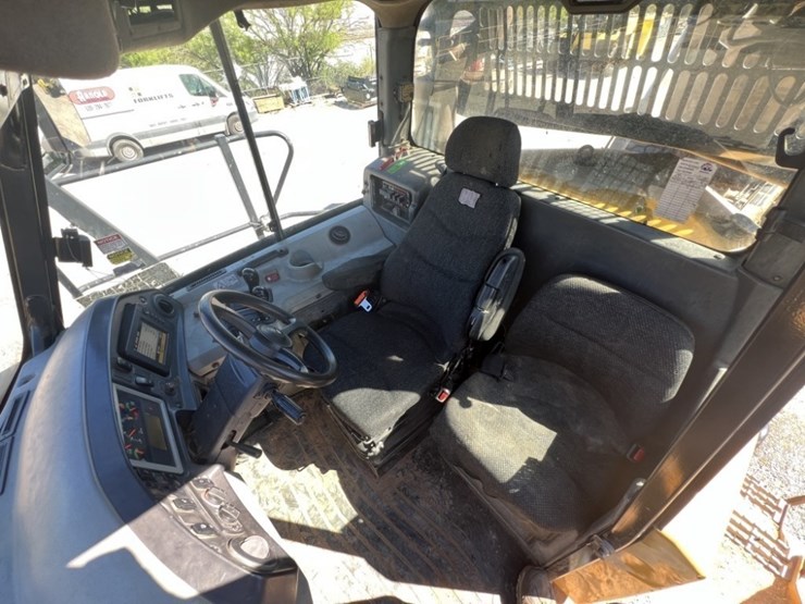 2013-caterpillar-740b-image-36