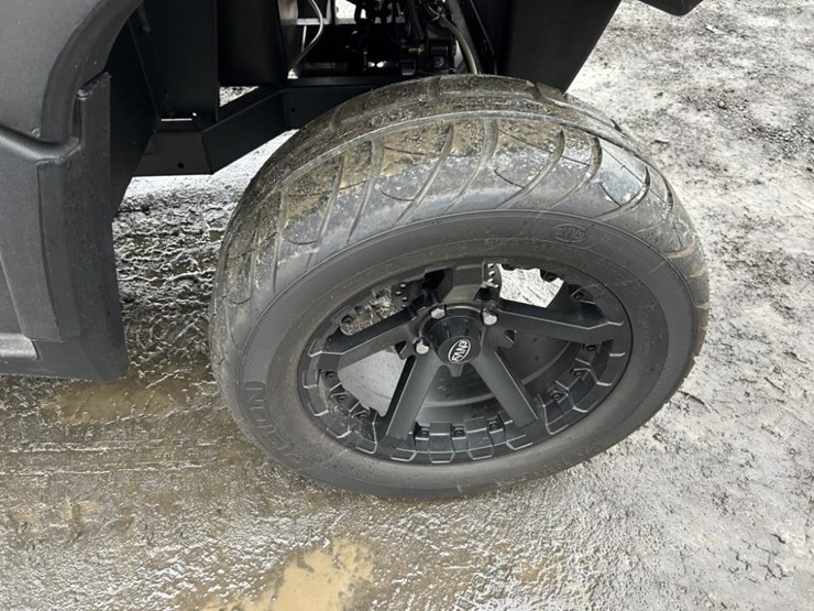 2024-envy-nv4-electric-utility-cart-image-13