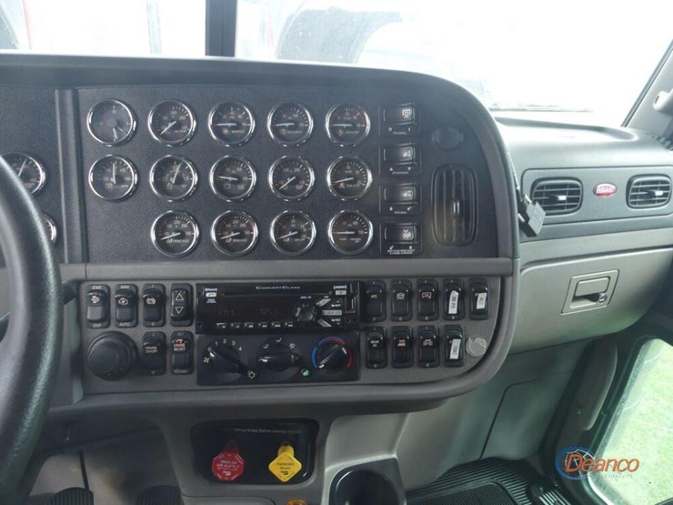 2021-peterbilt-389-image-17