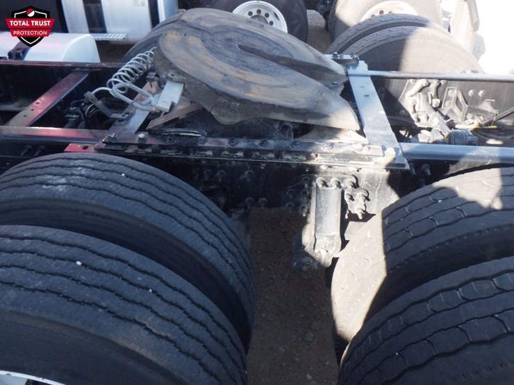 2022-volvo-vnl300-image-13