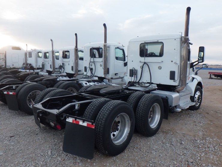 2018-peterbilt-579-image-9