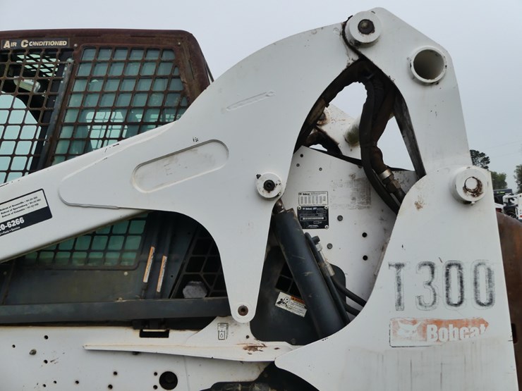 2008-bobcat-t300-image-8