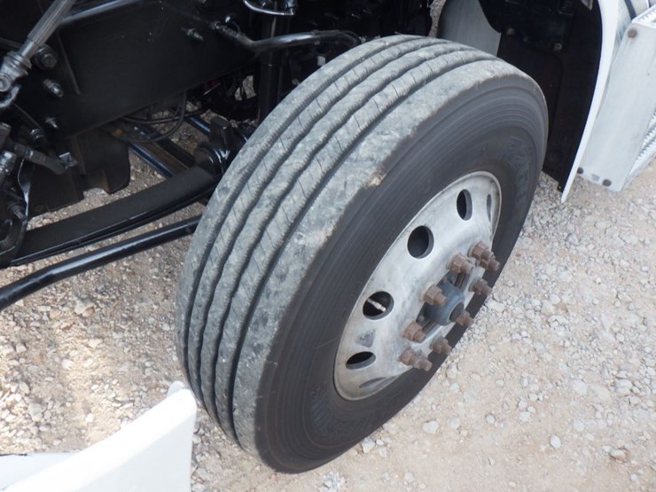 2018-peterbilt-579-image-19