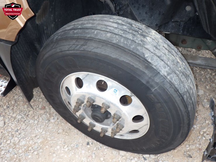 2022-volvo-vnl-300-image-25